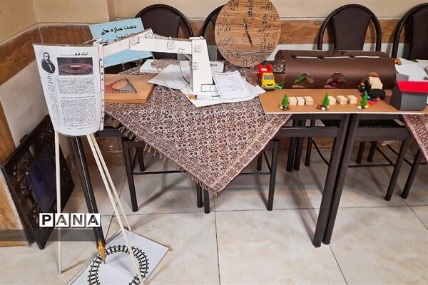 نمایشگاه دست‌سازه‌های دانش‌آموزان دبیرستان استعداد درخشان متوسطه دوم شهرستان قرچک