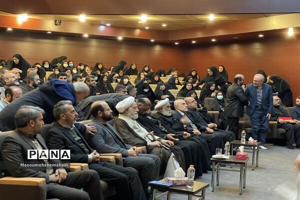 گرامیداشت هفته نهضت سوادآموزی در حرم مطهر امام خمینی(ره)