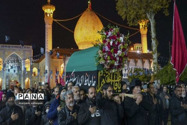 آیین لاله گردانی و عزاداری شام شهادت حضرت فاطمه سلام الله علیها در حرم مطهر حضرت شاهچراغ (ع)