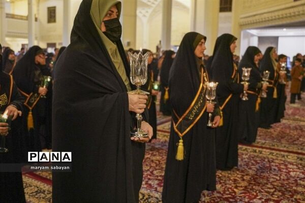 آیین لاله گردانی و عزاداری شام شهادت حضرت فاطمه سلام الله علیها در حرم مطهر حضرت شاهچراغ (ع)