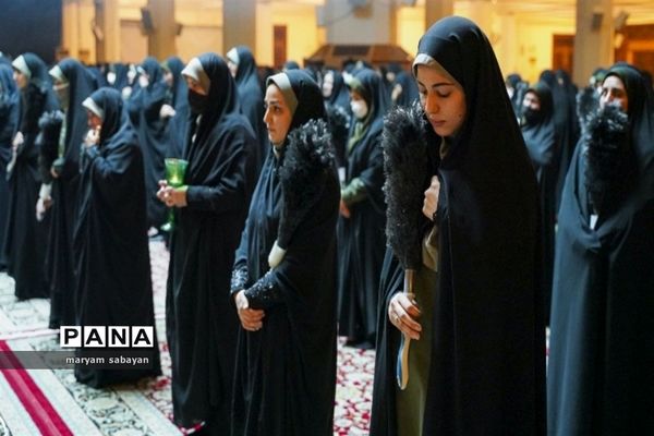 آیین لاله گردانی و عزاداری شام شهادت حضرت فاطمه سلام الله علیها در حرم مطهر حضرت شاهچراغ (ع)