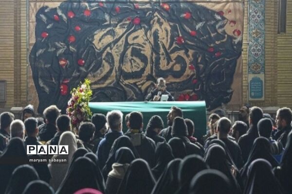 آیین لاله گردانی و عزاداری شام شهادت حضرت فاطمه سلام الله علیها در حرم مطهر حضرت شاهچراغ (ع)