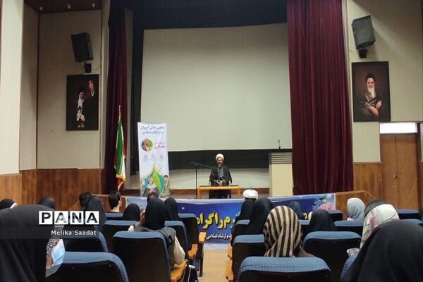 همایش دانش‌آموزان تراز انقلاب اسلامی در بوشهر