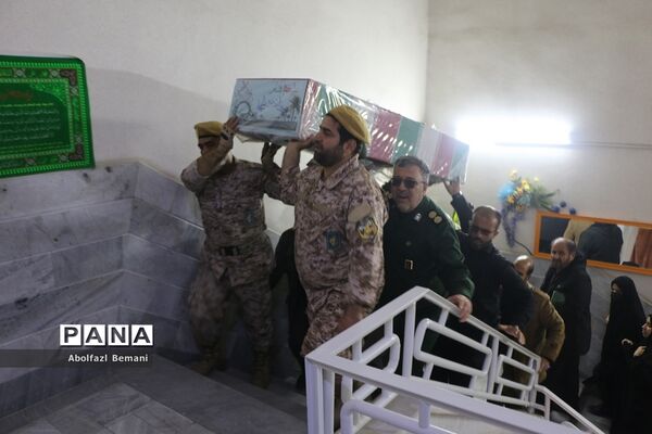 وداع کارکنان آموزش و پرورش ناحیه یک قم با پیکر شهید گمنام