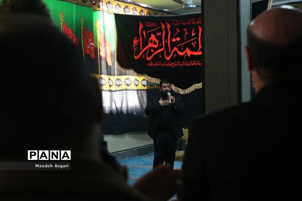 وداع کارکنان آموزش و پرورش ناحیه یک قم با پیکر شهید گمنام