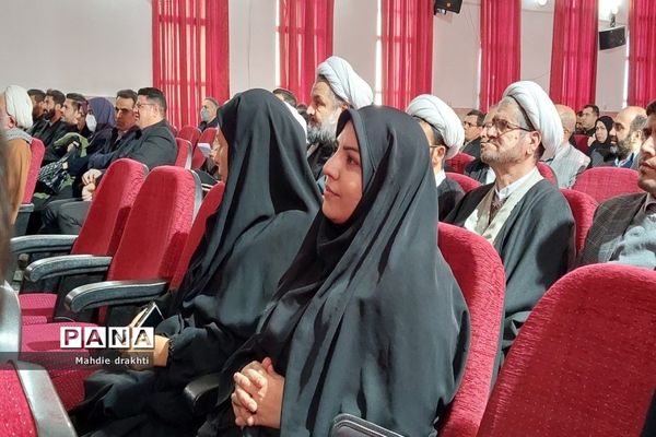 نشست روشنگری یوم الله ۹ دی در شهرستان بهارستان