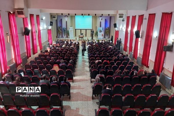 نشست روشنگری یوم الله ۹ دی در شهرستان بهارستان