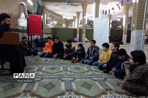 جلسات معرفتی و قرآنی امام‌جمعه رودهن با نوجوانان و جوانان