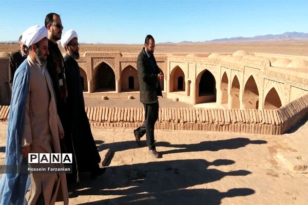 بازدید مسئولان شهرستان نایین از کاروانسرای نیستانک