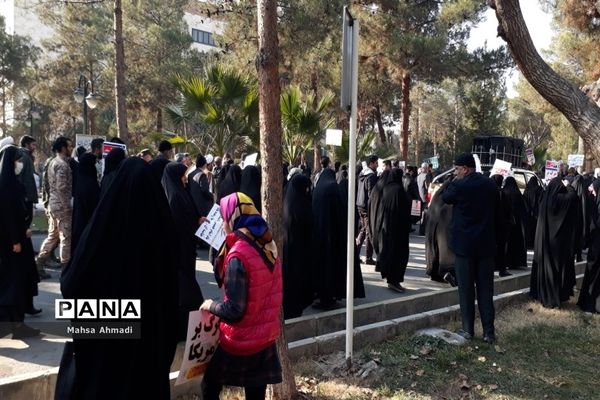 حضور پرشور و انقلابی مردم همیشه در صحنه  ۹دی در رباط کریم