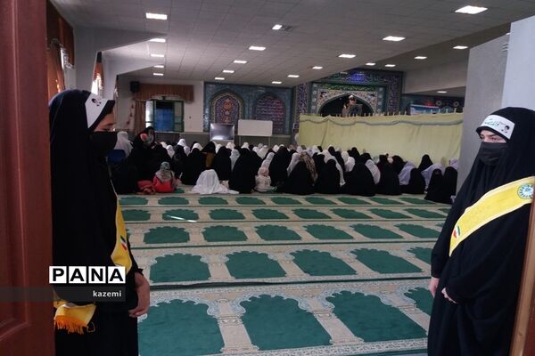 حضور دانش‌آموزان در نماز جمعه 9 دیماه