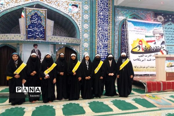 حضور دانش‌آموزان در نماز جمعه 9 دیماه