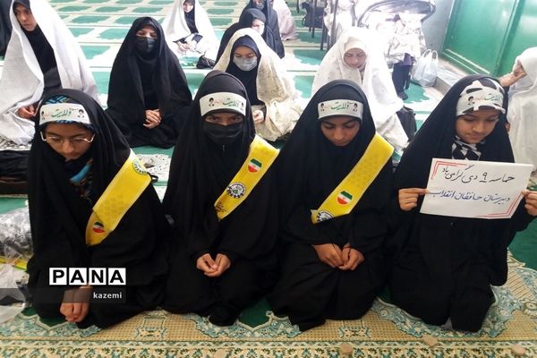 حضور دانش‌آموزان در نماز جمعه 9 دیماه