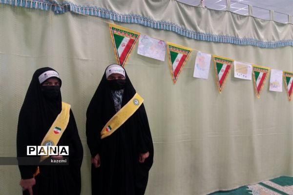 حضور دانش‌آموزان در نماز جمعه 9 دیماه