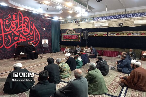 تشییع پیکر شهید گمنام روی دستان پرمهرمردم مشهد
