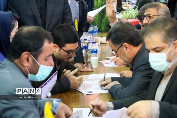 میز خدمت استاندار و مدیران دستگاه اجرایی استان مازندران