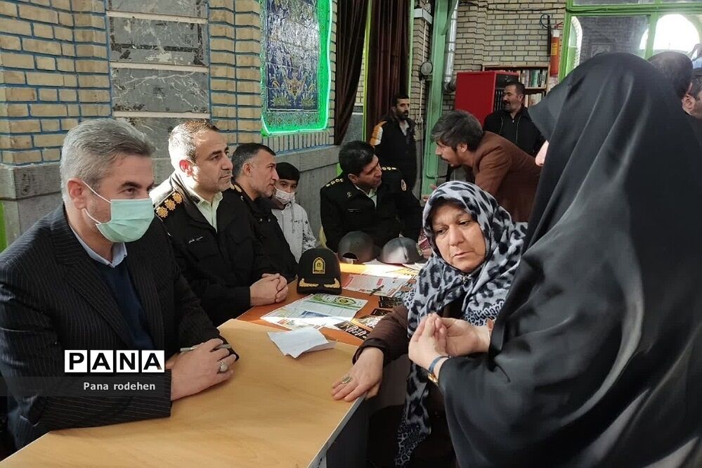 برپایی میزخدمت به صورت گسترده در بخش‌های شهرستان دماوند