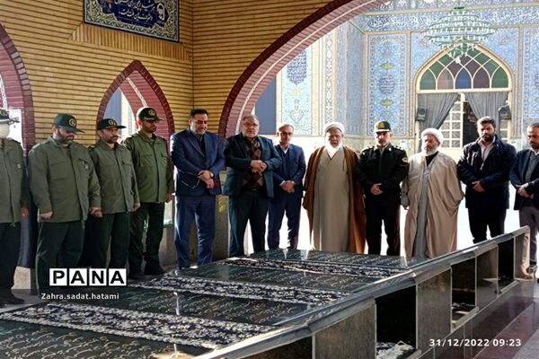 گلباران مزار شهدای گمنام در مصلی امام خمینی(ره) پاکدشت