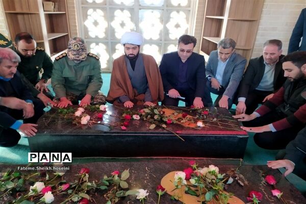 گلباران مزار شهدای گمنام شهر فرون‌آباد پاکدشت