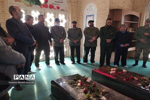 گلباران مزار شهدای گمنام شهر فرون‌آباد پاکدشت