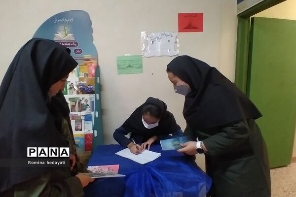 فعالیت‌های کتاب و کتابخوانی در هنرستان مبتکران رودهن