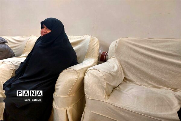 دیدار مدیر آموزش و پرورش منطقه ۱۸ با خانواده شهدا