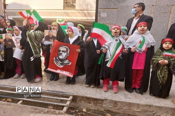 دیدار مدیر آموزش و پرورش منطقه ۱۸ با خانواده شهدا