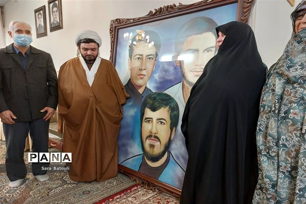 دیدار مدیر آموزش و پرورش منطقه ۱۸ با خانواده شهدا