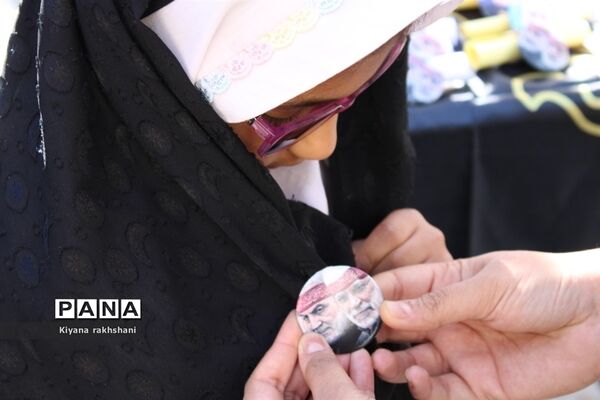 برپایی ایستگاه صلواتی در دبیرستان دخترانه گوهرشاد ناحیه یک زاهدان