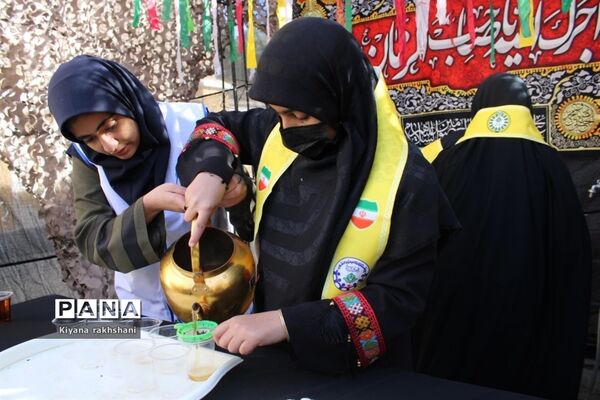 برپایی ایستگاه صلواتی در دبیرستان دخترانه گوهرشاد ناحیه یک زاهدان