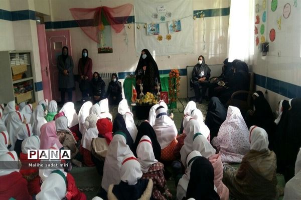 غبارروبی و عطرافشانی مزار شهدای گمنام