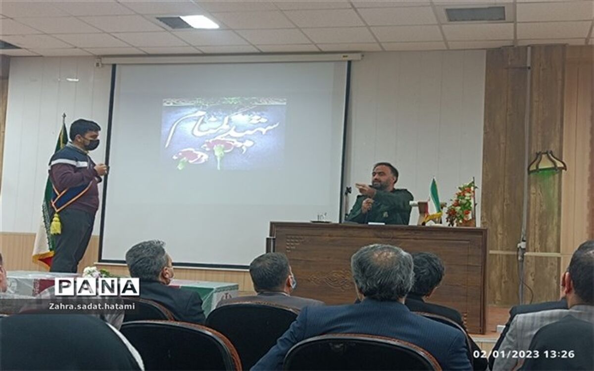 تبیین راه شهدا، کلید حل مشکلات است