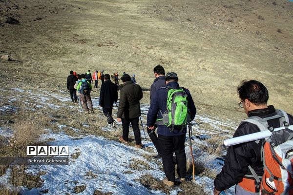کوهپیمایی مربیان سازمان دانش‌آموزی آذربایجان غربی