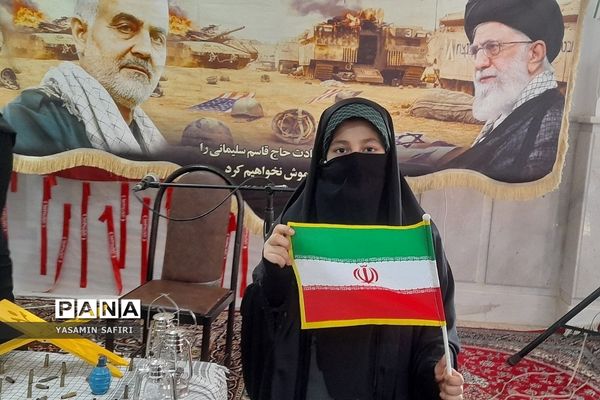 مراسم سومین ساگرد شهادت حاج قاسم سلیمانی توسط دانش‌آموزان دبستان شهید کمانی فشافویه