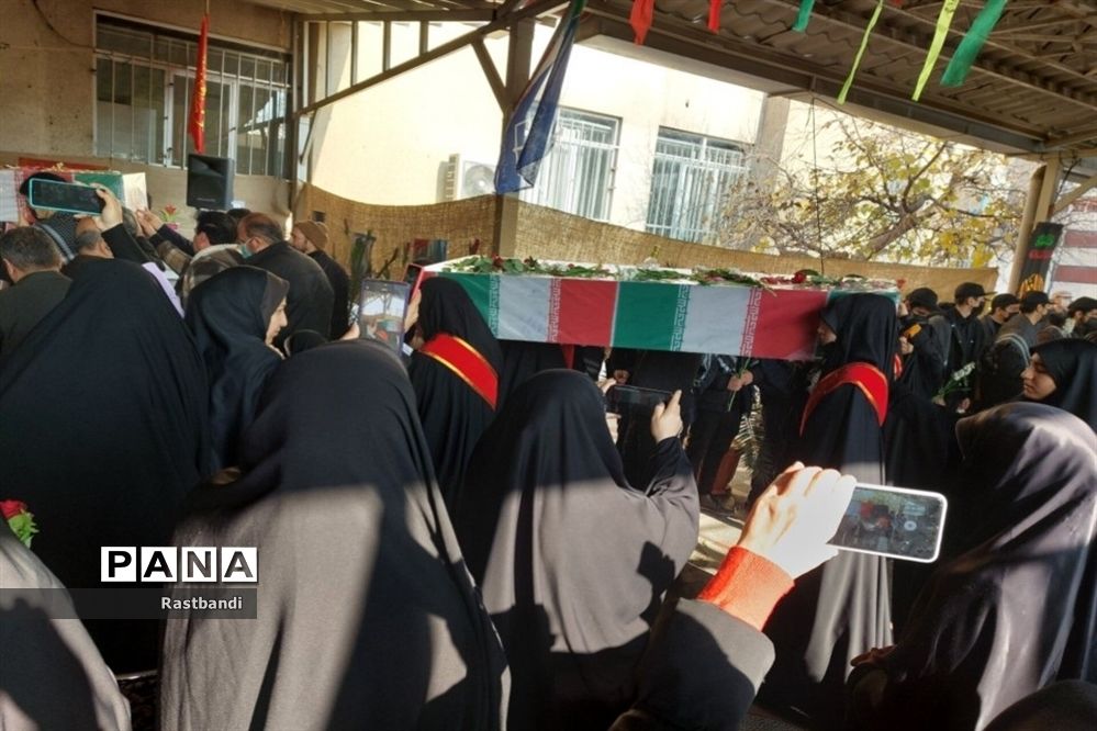 تشییع پیکر شهیدان گمنام در اداره آموزش و پرورش منطقه ۱۳