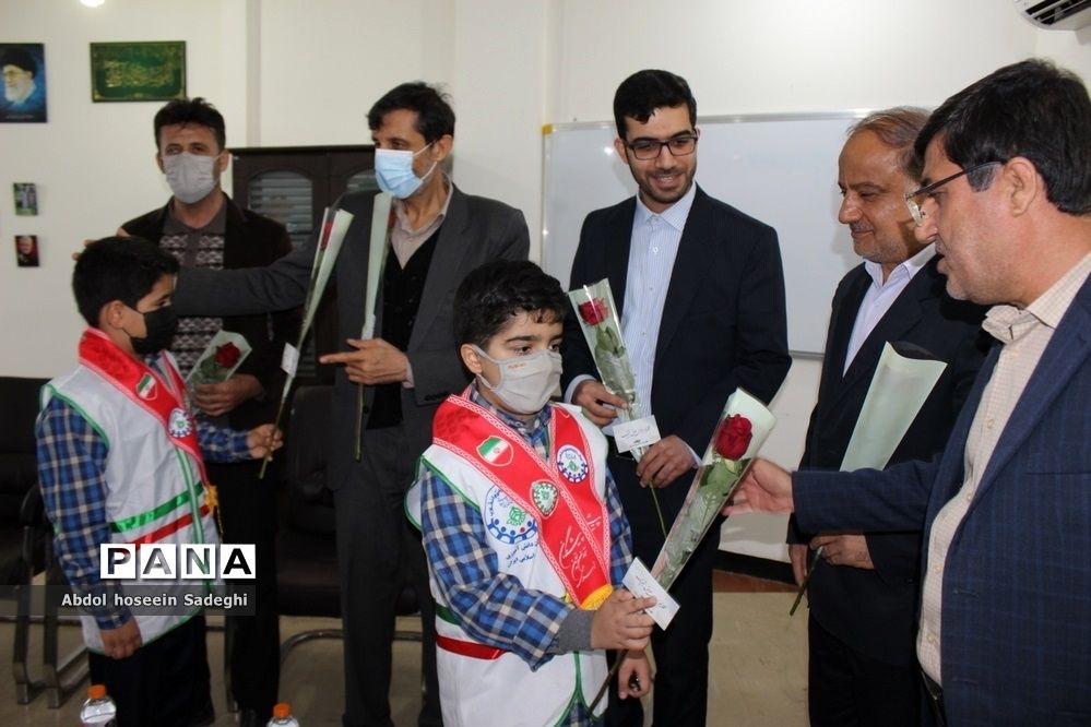 دیدار دانش‌آموزان تشکل‌های دانش‌آموزی با رئیس و کارکنان نهضت سوادآموزی استان بوشهر