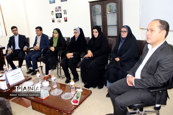 دیدار دانش‌آموزان تشکل‌های دانش‌آموزی با رئیس و کارکنان نهضت سوادآموزی استان بوشهر