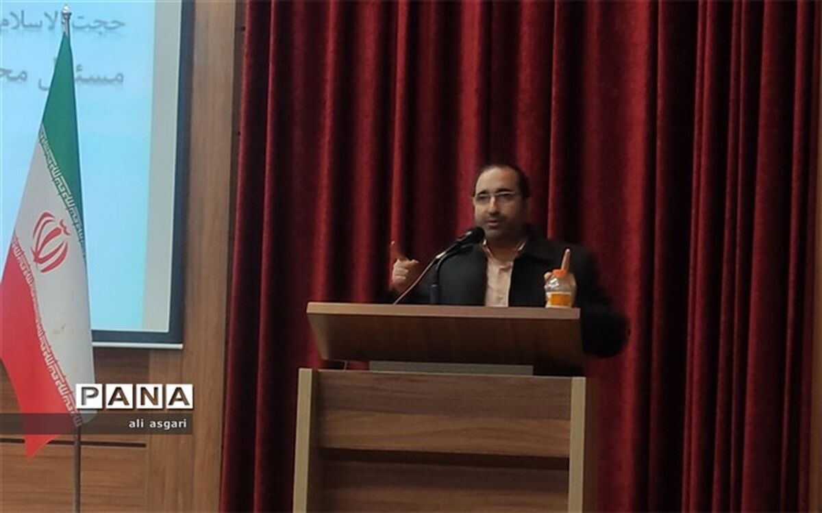 قدرت تشخیص و اعتصام به حق را در فرهنگیان و دانش‌آموزان  تقویت کنیم