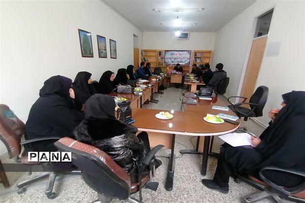 جلسه انجمن کتابخانه‌های عمومی شهرستان ابرکوه