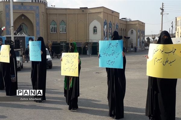 تجمع دختران دانش‌آموز قمی در دفاع از حجاب و عفاف