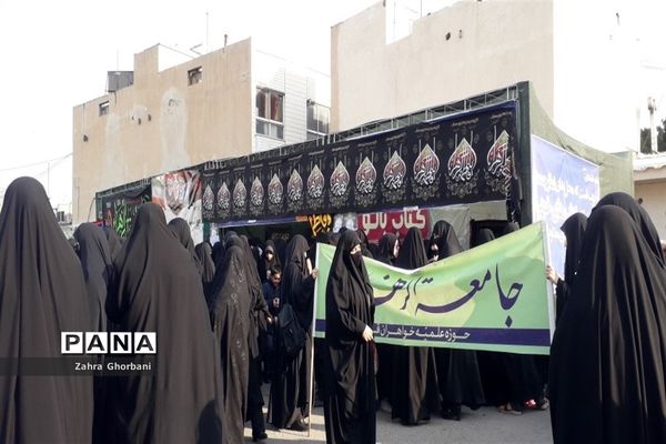 تجمع دختران دانش‌آموز قمی در دفاع از حجاب و عفاف