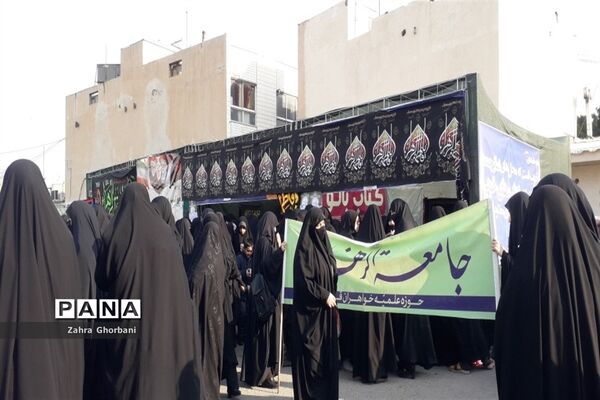 تجمع دختران دانش‌آموز قمی در دفاع از حجاب و عفاف