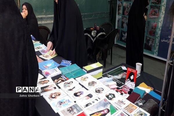 تجمع دختران دانش‌آموز قمی در دفاع از حجاب و عفاف