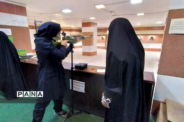مسابقه تیراندازی با تفنگ بادی به‌مناسبت هفته بصیرت در شهرستان قدس