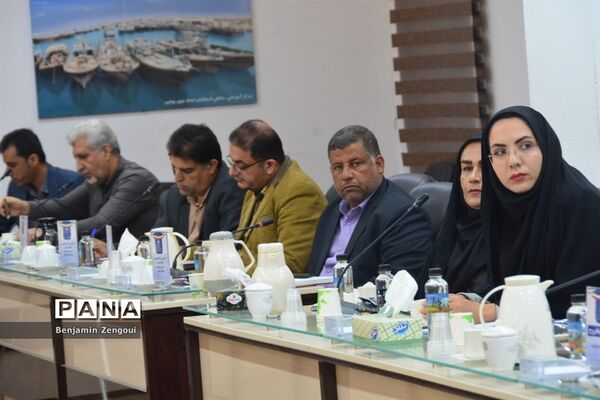 نشست صمیمی رئیس مرکز اطلاع‌رسانی و روابط عمومی وزارت آموزش و پرورش با کارشناسان در بوشهر