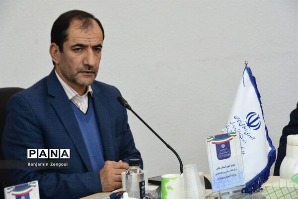 نشست صمیمی رئیس مرکز اطلاع‌رسانی و روابط عمومی وزارت آموزش و پرورش با کارشناسان در بوشهر