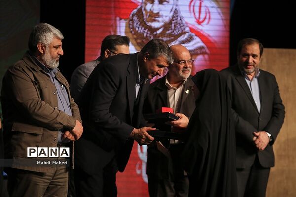 اختتامیه دومین یادواره روایتگری سردار مقاومت « نشان سلیمانی »