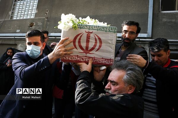 تشییع پیکر شهید گمنام در ساختمان علاقه‌مندان وزارت آموزش و پرورش