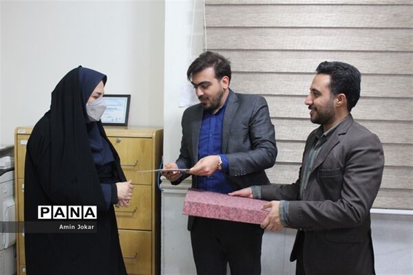 مراسم تکریم و معارفه مدیر کتابخانه دانش‌آموز در شیراز