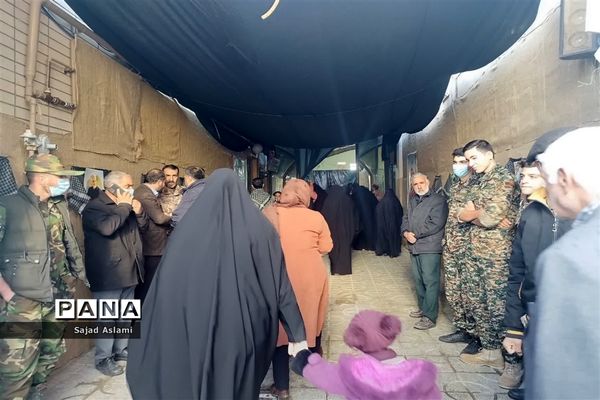 اجتماع بزرگ دهه نودی‌ها و همخوانی سرود سلام فرمانده و رفیق شهیدم